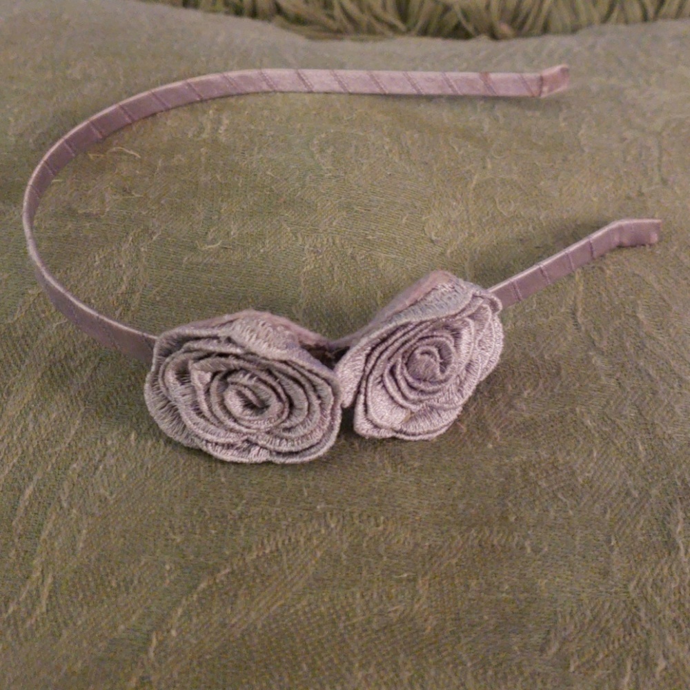 Gray headband with flowers